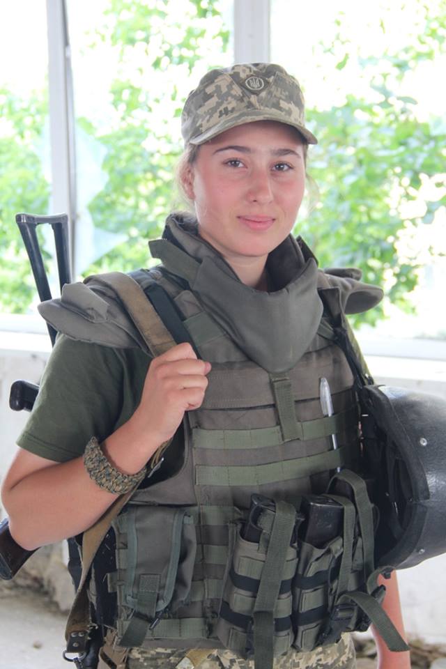 "Ворог не пожаліє": в мережі розповіли зворушливу історію про юну захисницю України на передовій (фото)