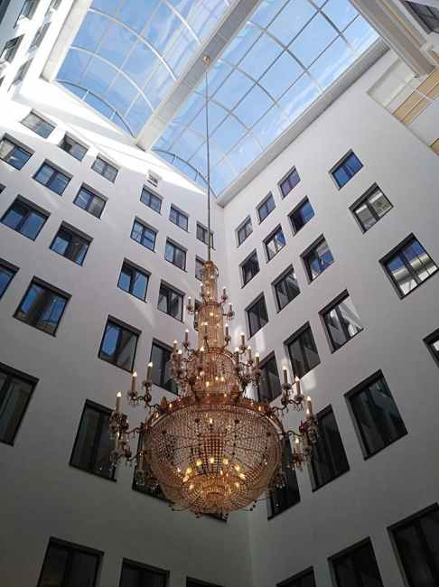 "Принудительная инъекция Пшонки": украинцев шокировала люстра в областной больнице (фото)