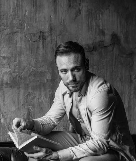 &quot;Девяностые все еще живут у нас в крови&quot;: режиссер Сергей Шляхтюк о том, есть ли шанс для развития украинского кино