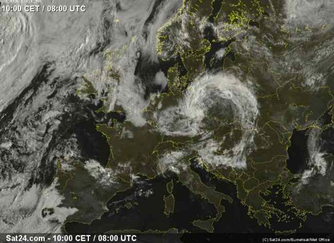 "Дощі з грозами": народний синоптик дала прогноз погоди на 13 липня