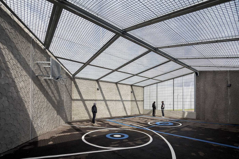 "Хотели бы отсидеть?": блогер показал самую гуманную тюрьму в мире (впечатляющие фото)