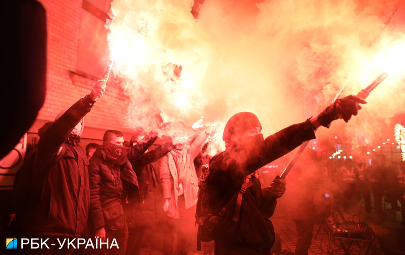 В центре Киева "огненный" митинг: что происходит