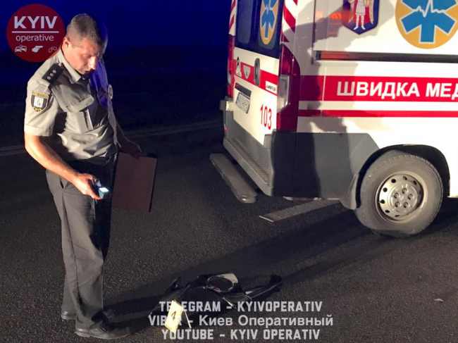 "Шла с могилы ребенка": в Киеве мотоциклист насмерть сбил женщину