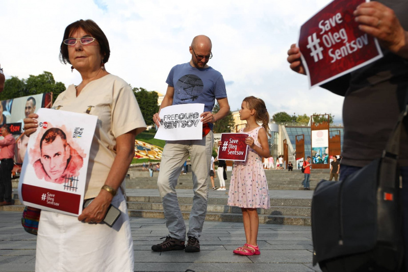 День рождения Олега Сенцова: в Киеве проходит акция в поддержку политзаключенного (фоторепортаж)