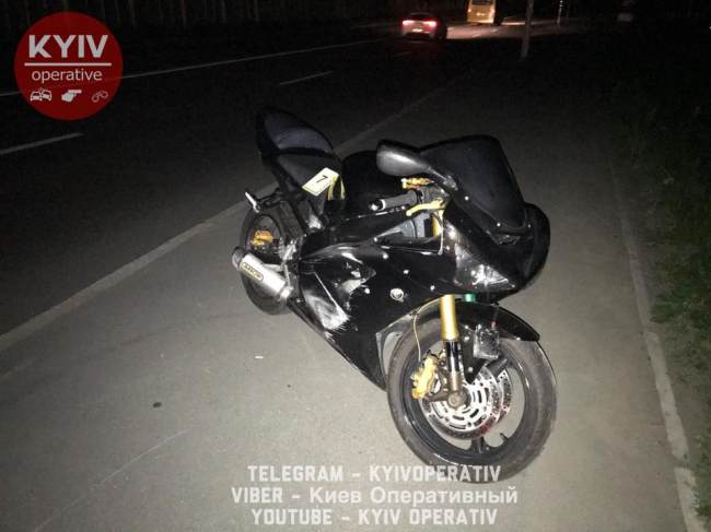 "Шла с могилы ребенка": в Киеве мотоциклист насмерть сбил женщину