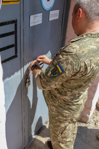 "Неведомая хворь": руководящий состав военного склада ушел на больничный после обнаружения "просрочки"