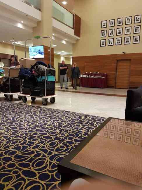 "Случайно встретились?": в сети показали фото Тимошенко с Коломойским в одном из отелей Варшавы