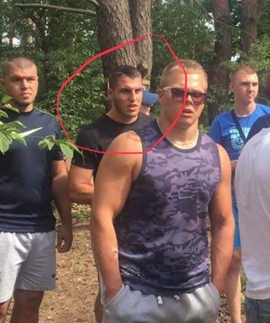 Титушки рубят лес в Гостомеле