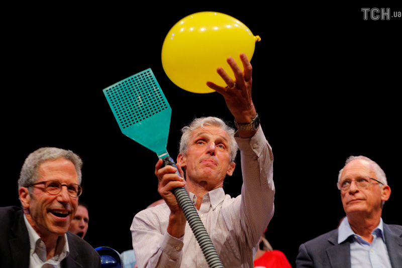 Кукла вуду, мухи в вине и колоноскоп для детей: Гарвардский университет назвал победителей Шнобелевской премии