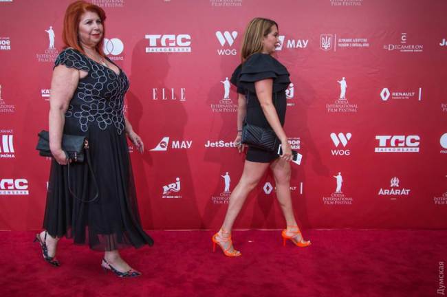 "Уже немолодая волчица": в сети высмеяли нелепые образы на кинофестивале в Одессе (фото)