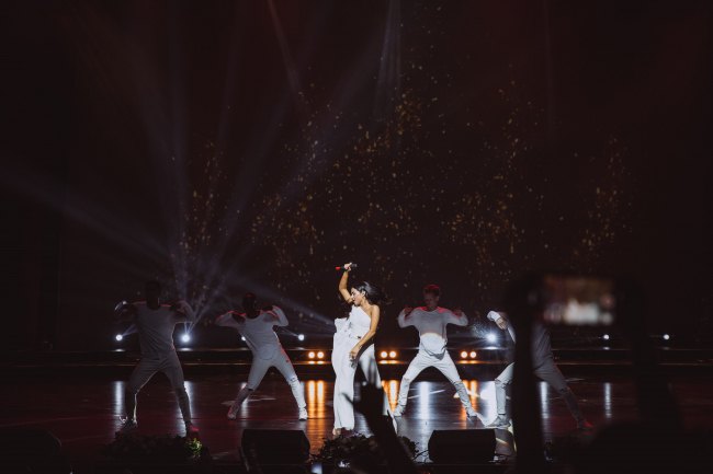 "Удивлению местных жителей не было предела": украинская певица показала трюк в центре Торонто