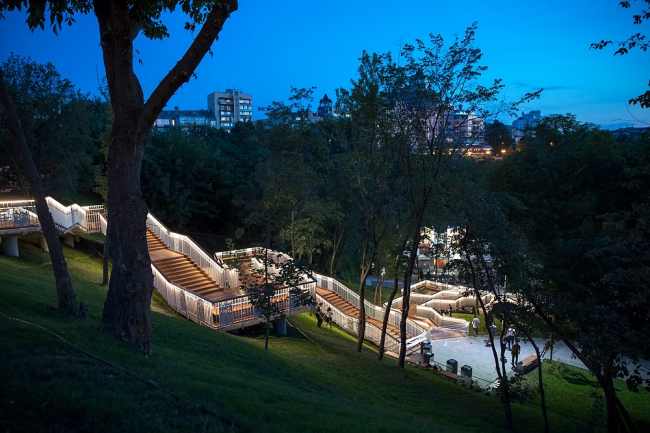 В Киеве после реконструкции открыли ступеньки на Пейзажную аллею (фото)