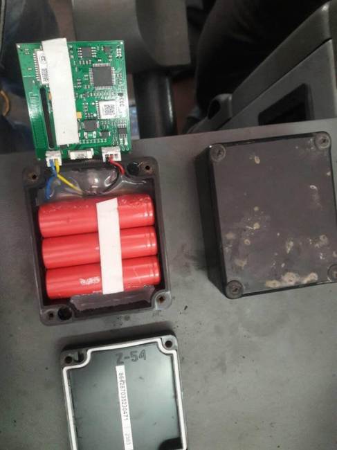 "Готують черговий замах": активіст Сергій Стерненко виявив під своїм авто датчики стеження