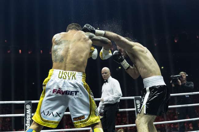 "Он должен бить воздух": что советовал Ломаченко Усику в поединке с Гассиевым (видео)