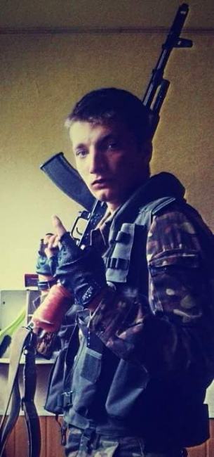 В сети показали фото погибшего молодого "киборга"