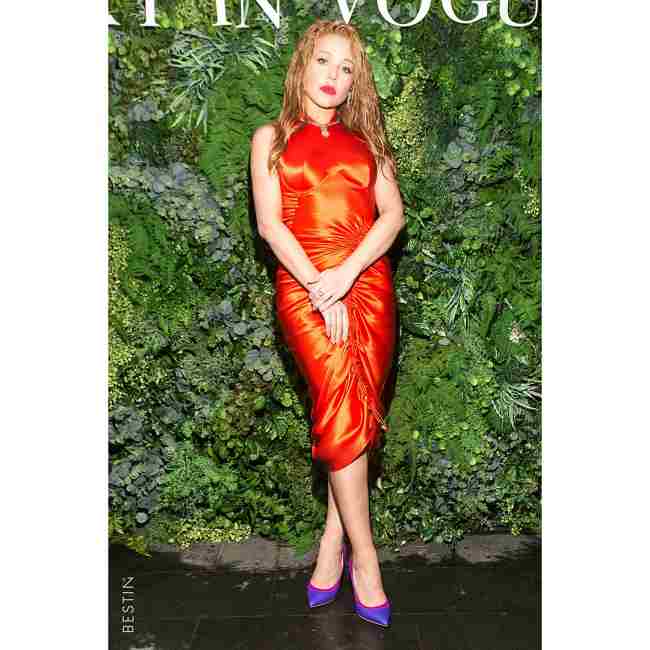 "Невероятная красота": Тина Кароль в элегантном наряде покорила фанатов (фото)