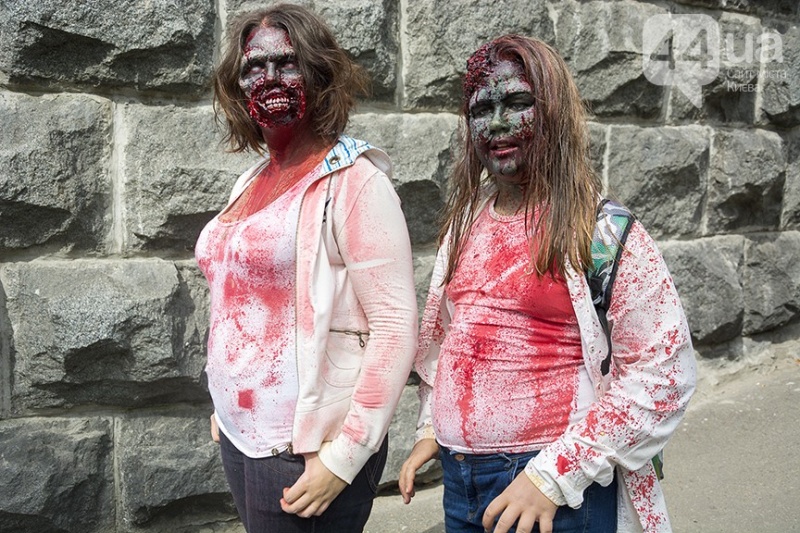 У центрі Києва пройшов страшний зомбі-парад
