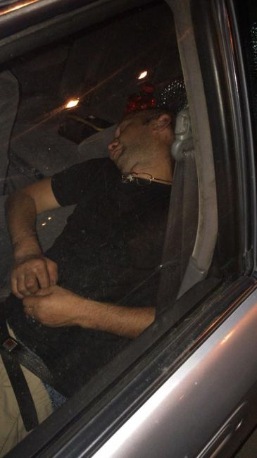 "Втомився": в Одесі чоловік намагався викрасти машину і раптово заснув (фото)