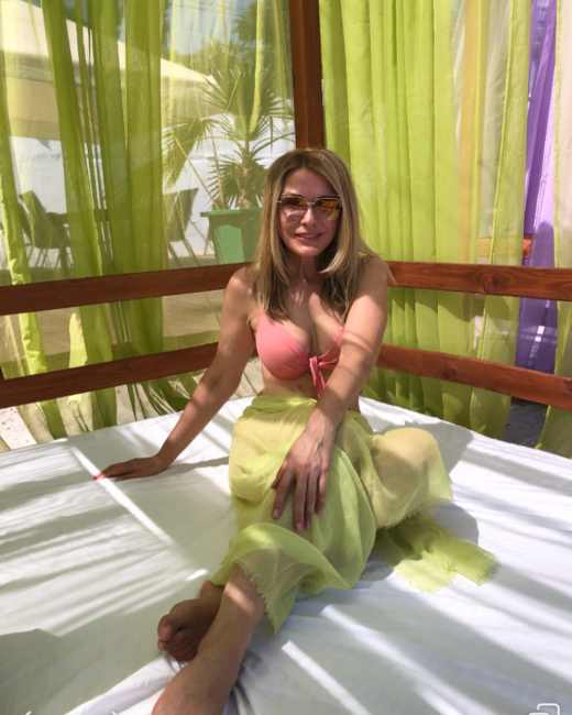 &quot;Шикарная&quot;: Ольга Сумская покорила фанов снимком в купальнике