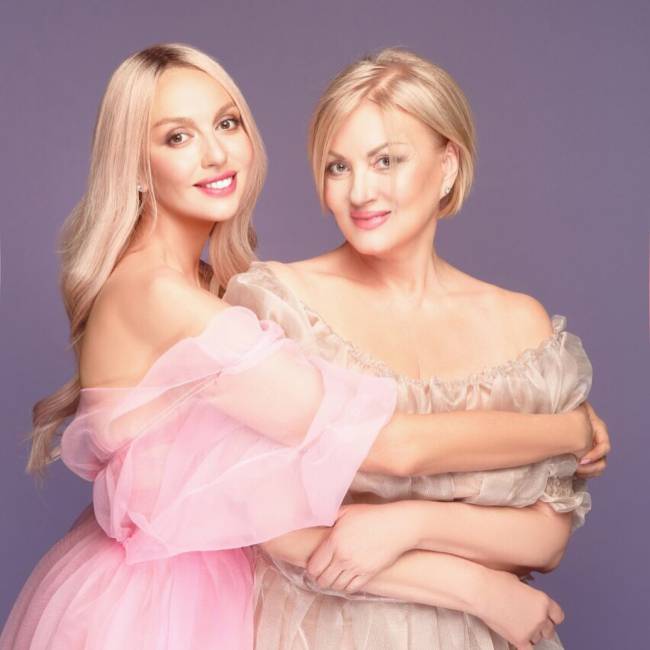 "Ты вдохновляешь меня": Полякова трогательно поздравила маму с днем рождения