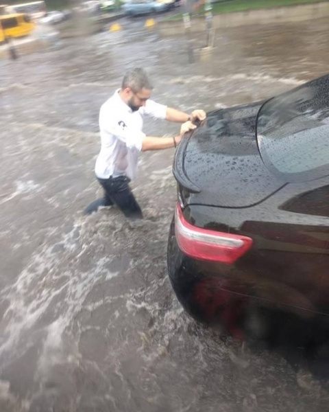 Надо было лодку покупать: в Украине еще один город ушел под воду