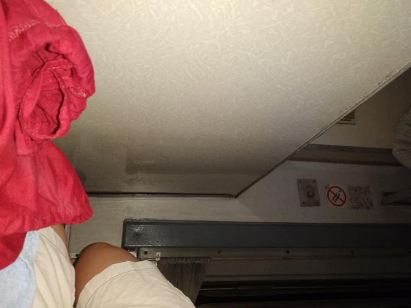 "Весь день на солнце": в сети рассказали об ужасных условиях в поезде "Укрзализныци" (фото)