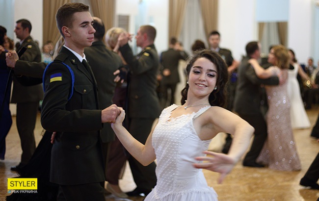 В ритме танго: в Киеве отгремел кадетский бал (фоторепортаж)