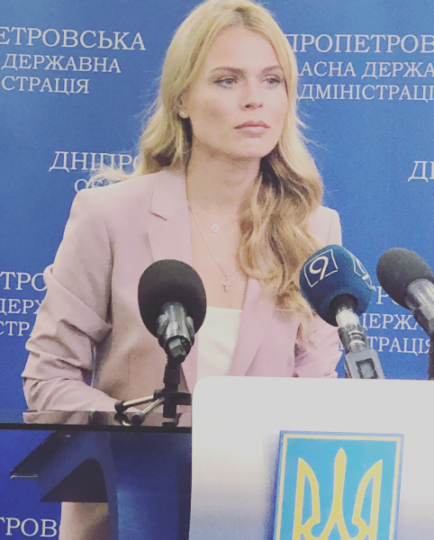 "Вот мы и встретились": Оля Фреймут презентовала книгу для детей в Днепре (фото)