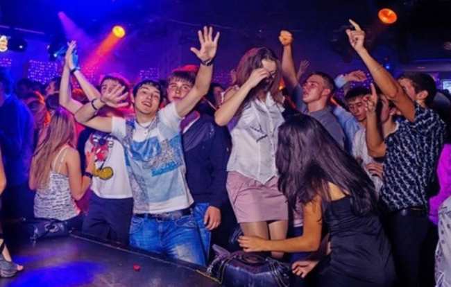 Назревает скандал: вместо детей-сирот из Украины на отдых в Европу отправили детей мажоров (фото)