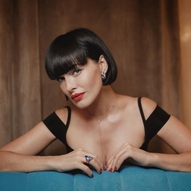 Как Моника Беллуччи: Даша Астафьева удивила фанов новым образом (фото)