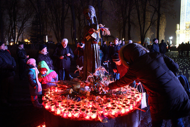 Геноцид украинской нации: в Киеве почтили память жертв Голодомора (фоторепортаж)