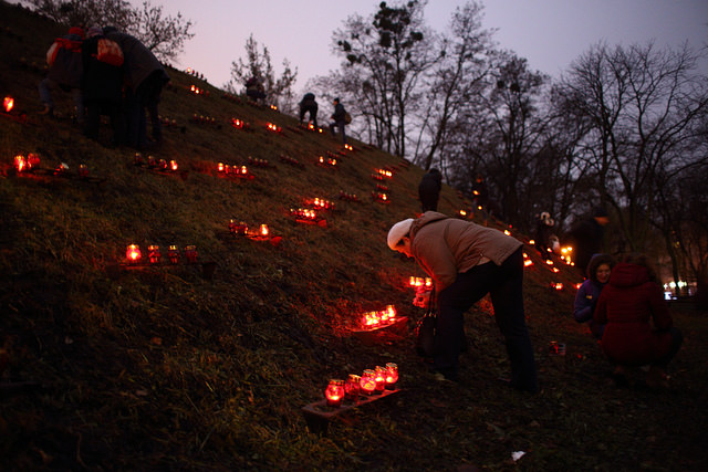 Геноцид украинской нации: в Киеве почтили память жертв Голодомора (фоторепортаж)