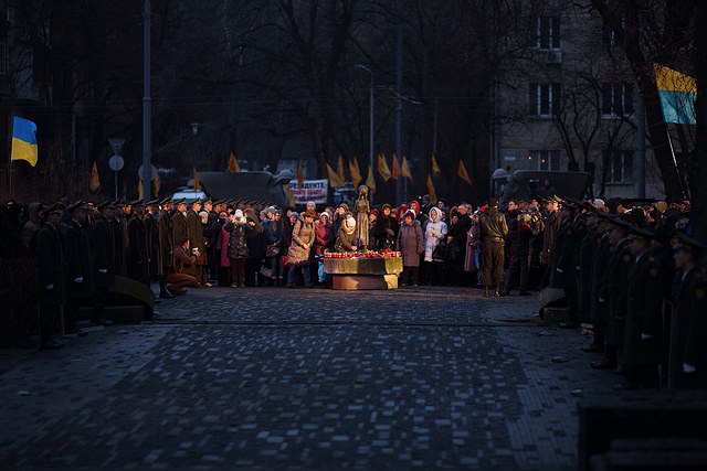 Геноцид украинской нации: в Киеве почтили память жертв Голодомора (фоторепортаж)