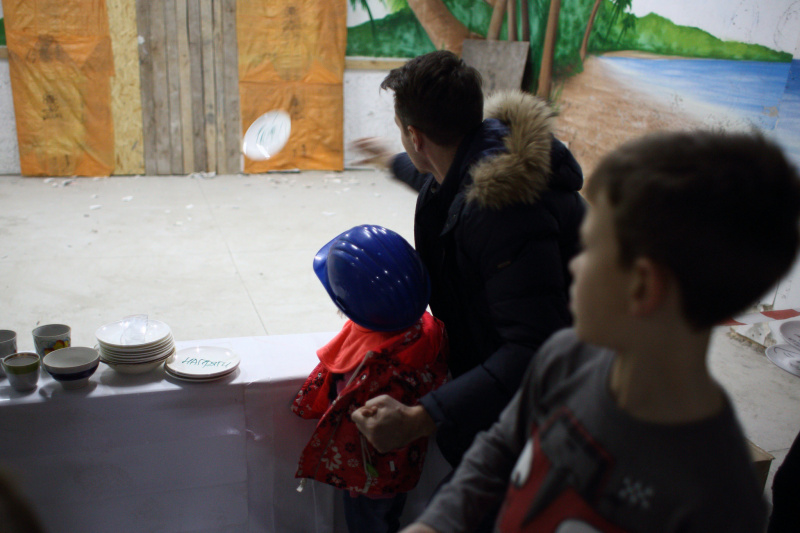 Ходьба по канатам, битье тарелок и другие активности: как в Киеве прошел "Антистресс Фест" (фоторепортаж)