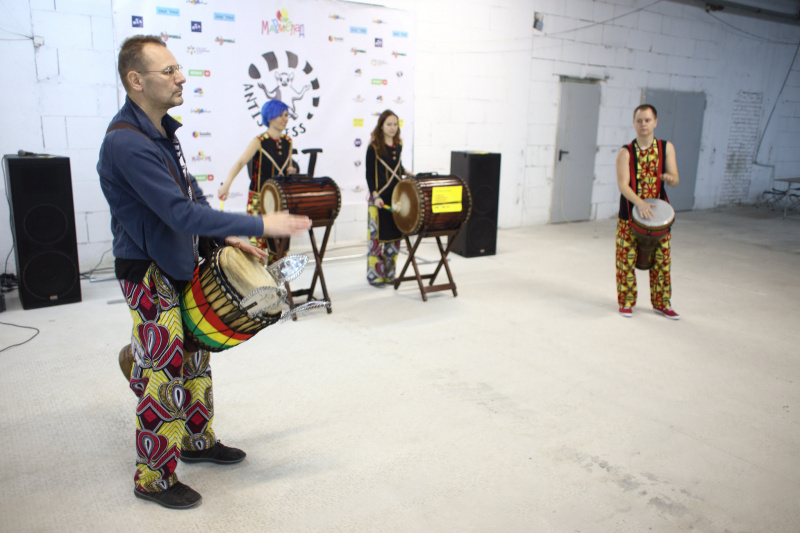 Ходьба по канатам, битье тарелок и другие активности: как в Киеве прошел "Антистресс Фест" (фоторепортаж)