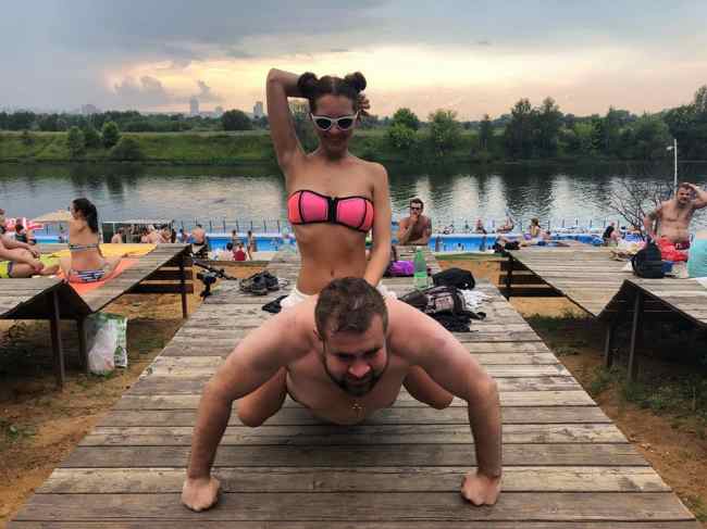 "Десантник", избивший журналиста во время прямого эфира, в этом году снова "отметился"