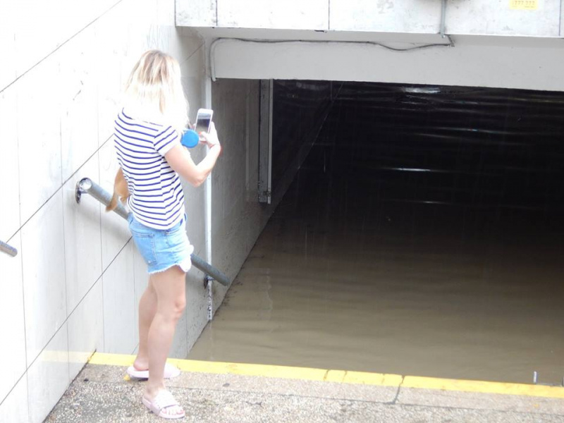 &quot;Теперь все жилье в первой береговой линии&quot;: в Крыму из-за дождей затопило несколько городов