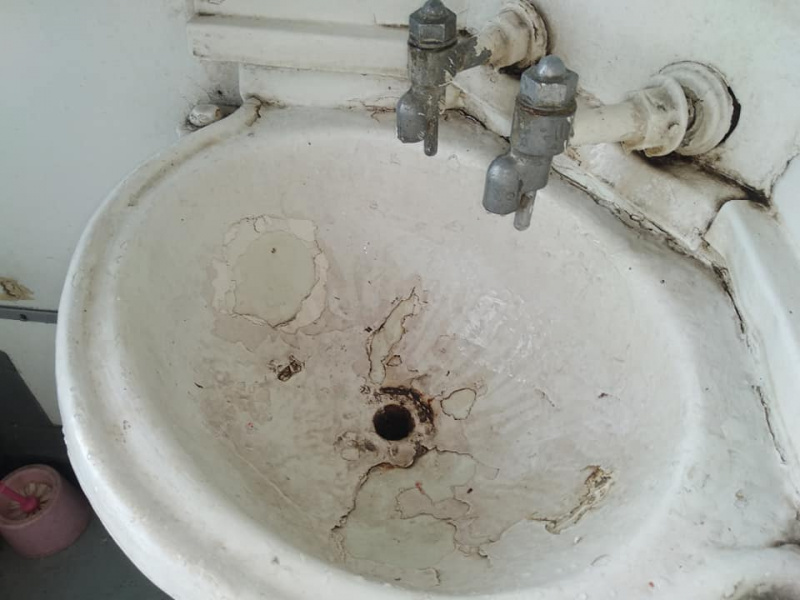 "Весь день на солнце": в сети рассказали об ужасных условиях в поезде "Укрзализныци" (фото)