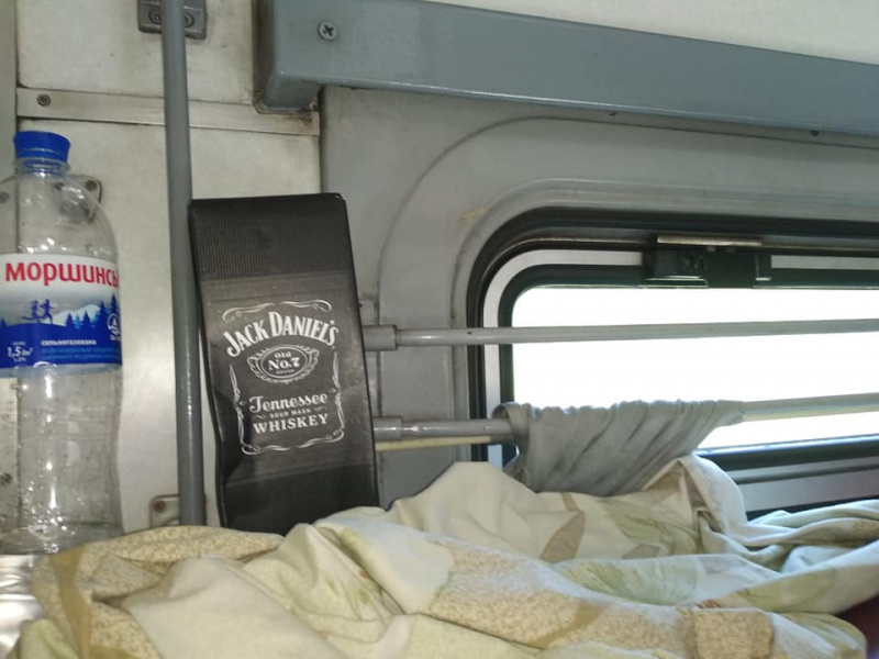 "Весь день на солнце": в сети рассказали об ужасных условиях в поезде "Укрзализныци" (фото)