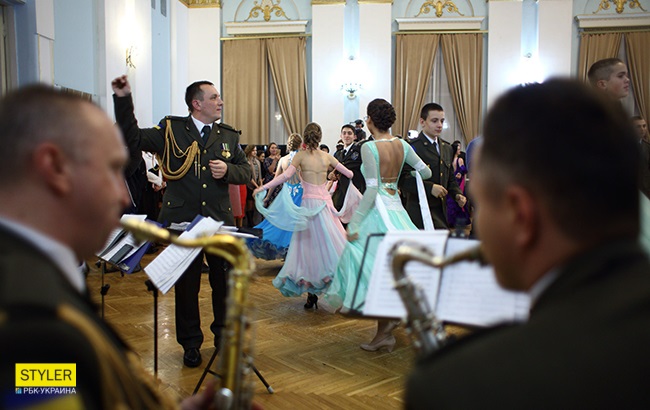 В ритме танго: в Киеве отгремел кадетский бал (фоторепортаж)