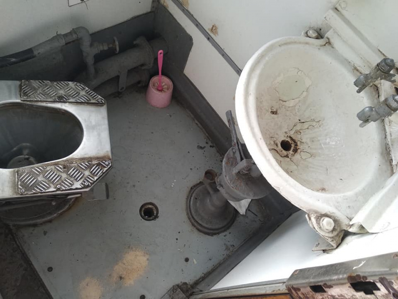 "Весь день на солнце": в сети рассказали об ужасных условиях в поезде "Укрзализныци" (фото)