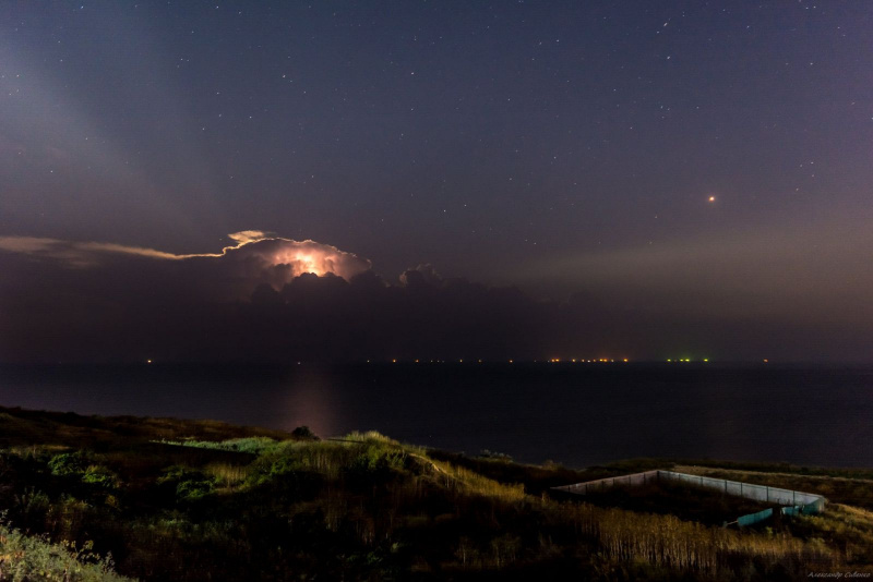 В сети показали фантастические кадры грозы в Одессе (фото)