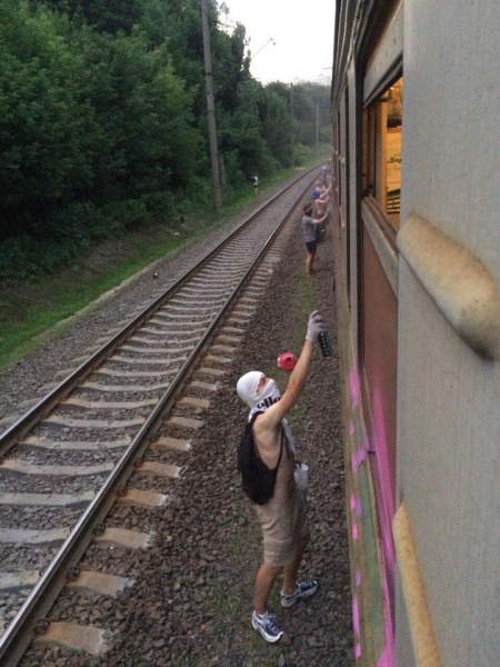 Нападение вандалов на киевскую электричку: появились подробности