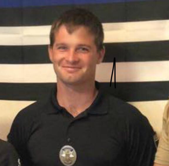 Вирішив бути крутим: у Києві водій спеціально протаранив двох поліцейських