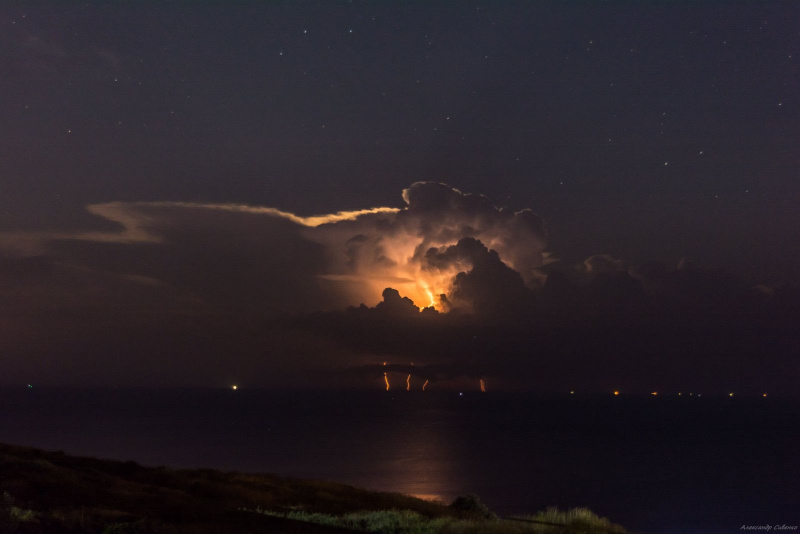 В сети показали фантастические кадры грозы в Одессе (фото)