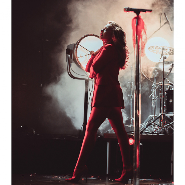 "Слишком очаровательна!": новый образ Тины Кароль вызвал фурор в сети (фото)