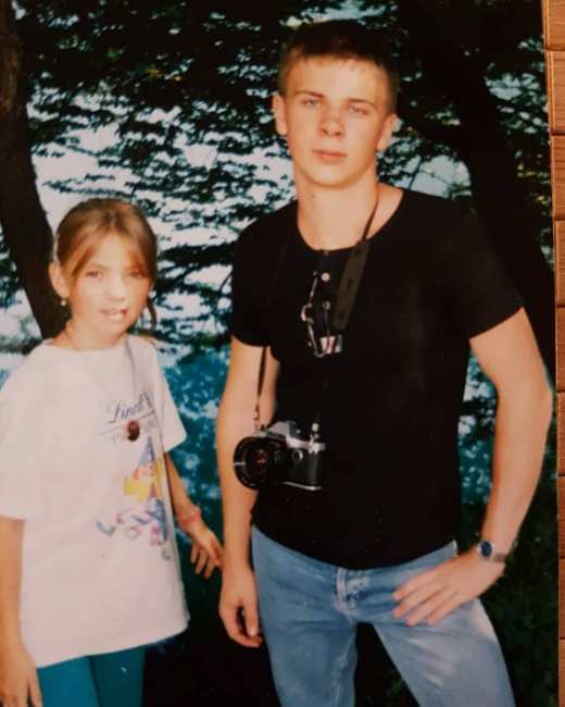 &quot;Какие симпатяшки&quot;: Дмитрий Комаров восхитил фанов ретро-фото с сестрой