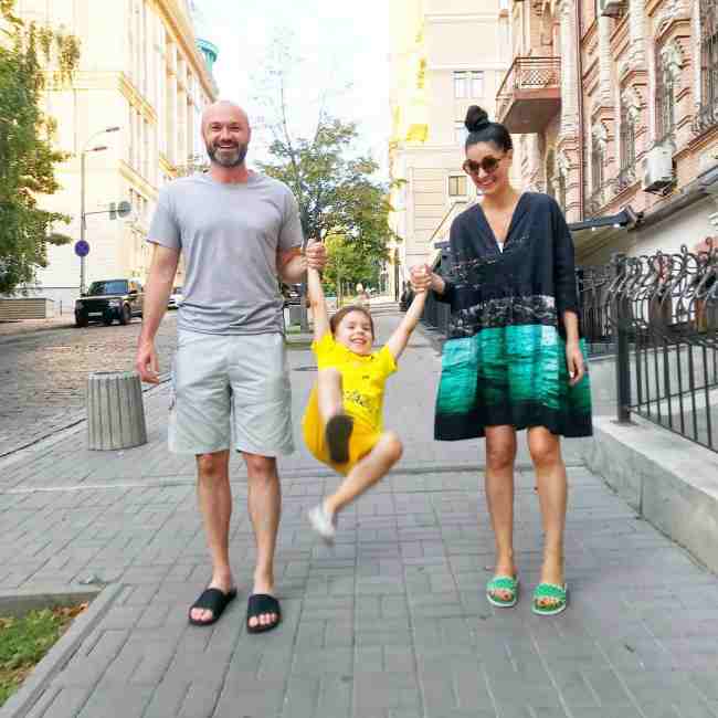 "Разбрасывается сам": Маша Ефросинина показала, как проводит время с семьей (фото)