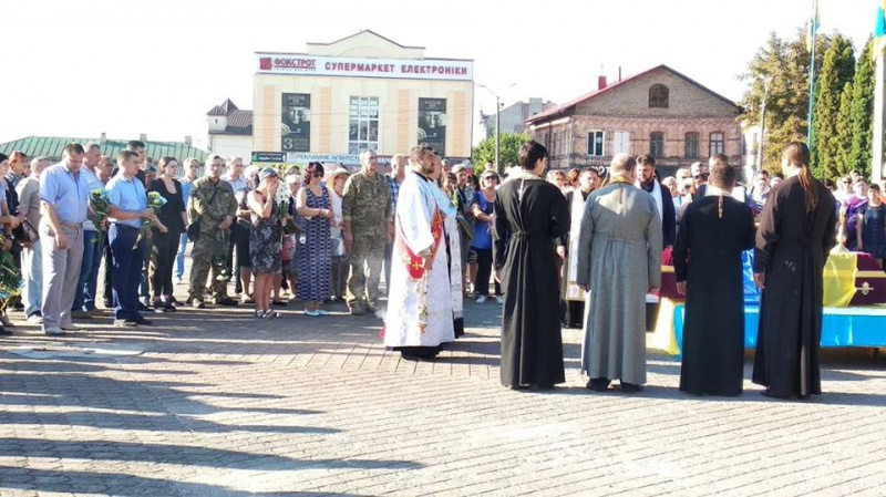 В Рівненській області попрощалися з загиблим бійцем, який чотири роки вважався зниклим безвісти (фото)