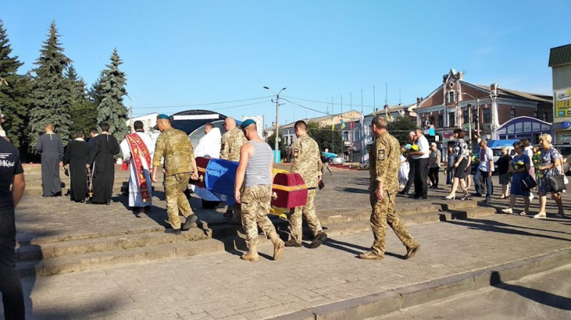 В Рівненській області попрощалися з загиблим бійцем, який чотири роки вважався зниклим безвісти (фото)